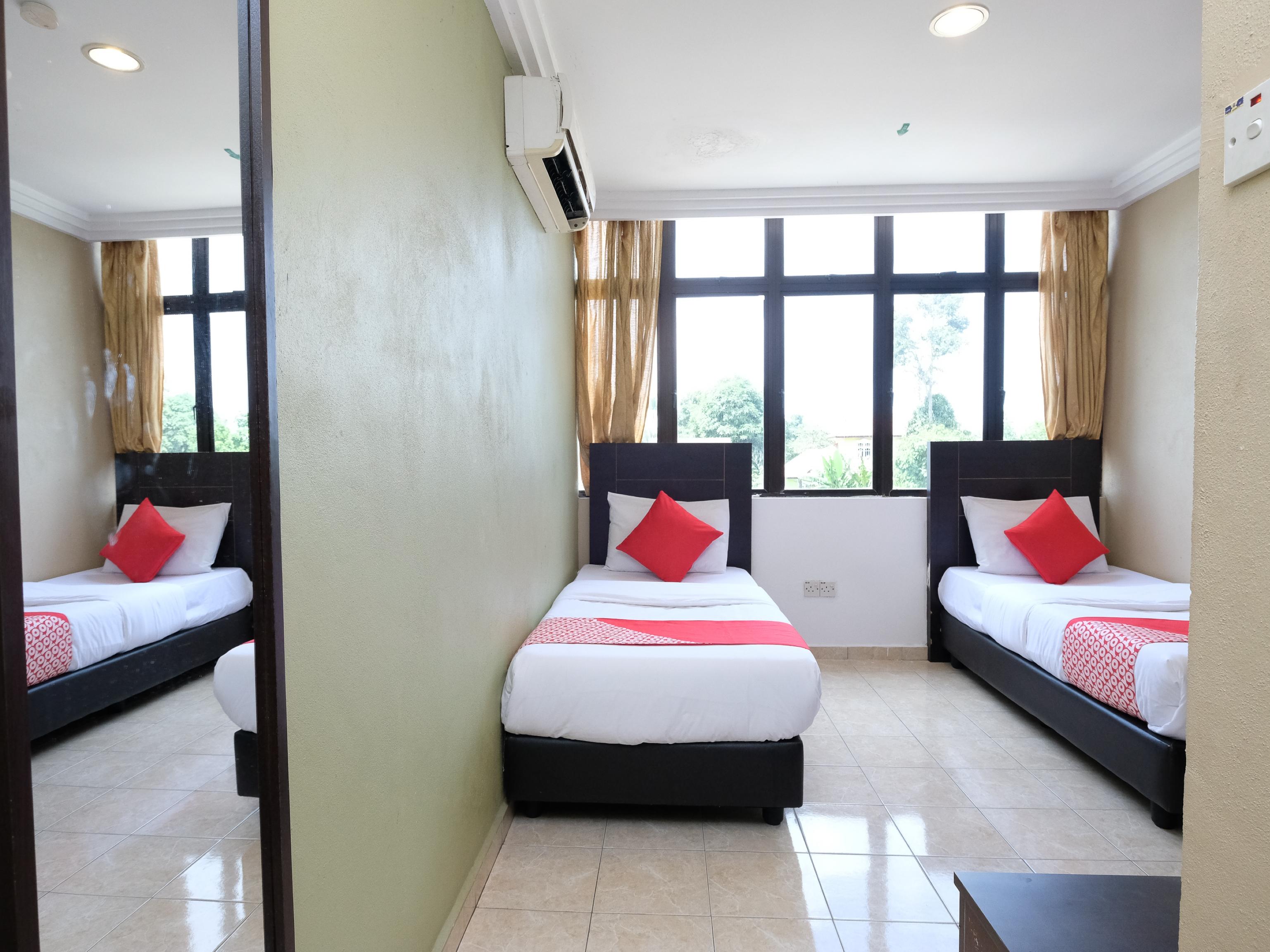 Oyo 717 Mr J Hotel Wakaf Che Yeh 2 Экстерьер фото