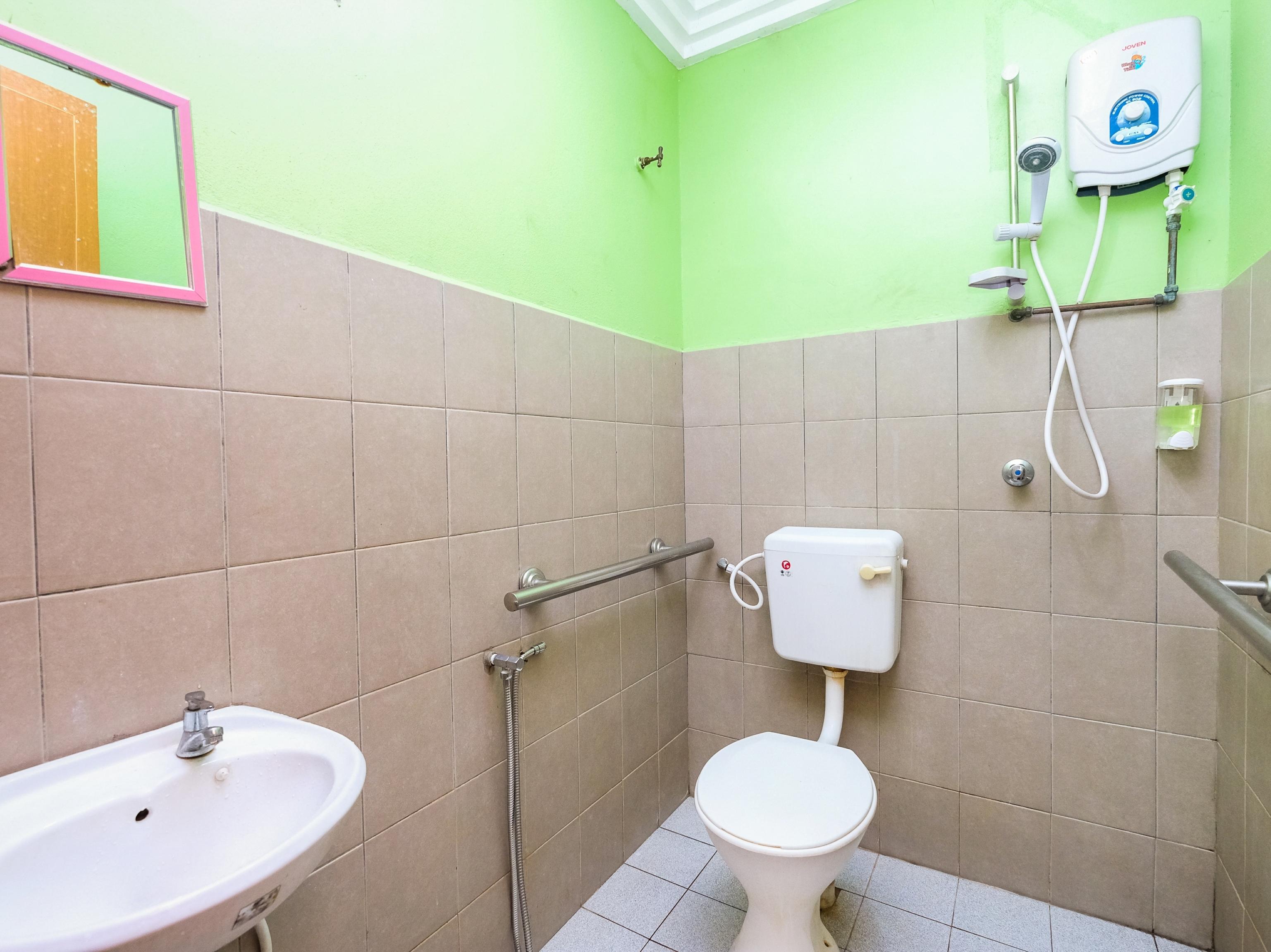 Oyo 717 Mr J Hotel Wakaf Che Yeh 2 Экстерьер фото